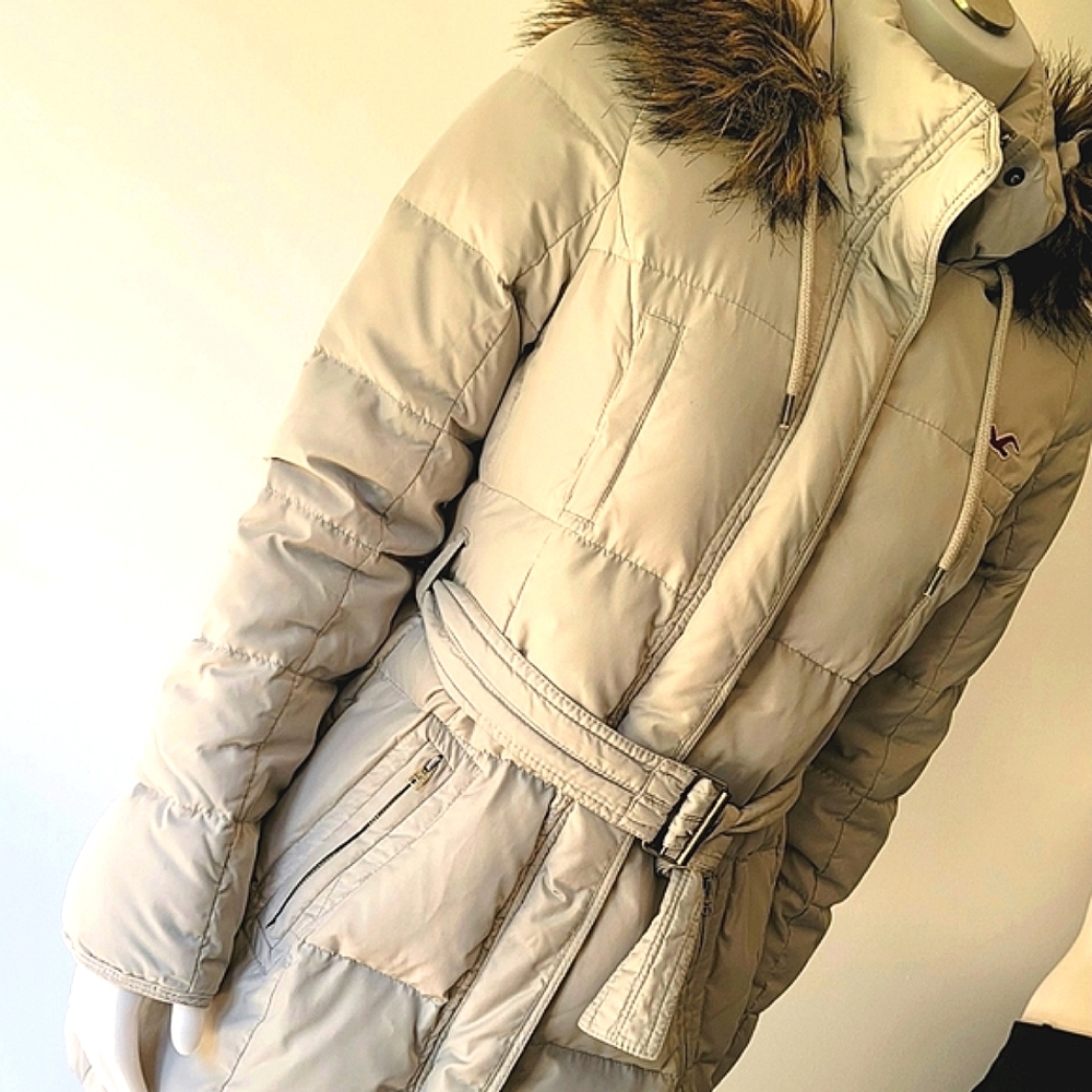 Hollister Women's Down Belted Hoodie Puffer Coat Size M